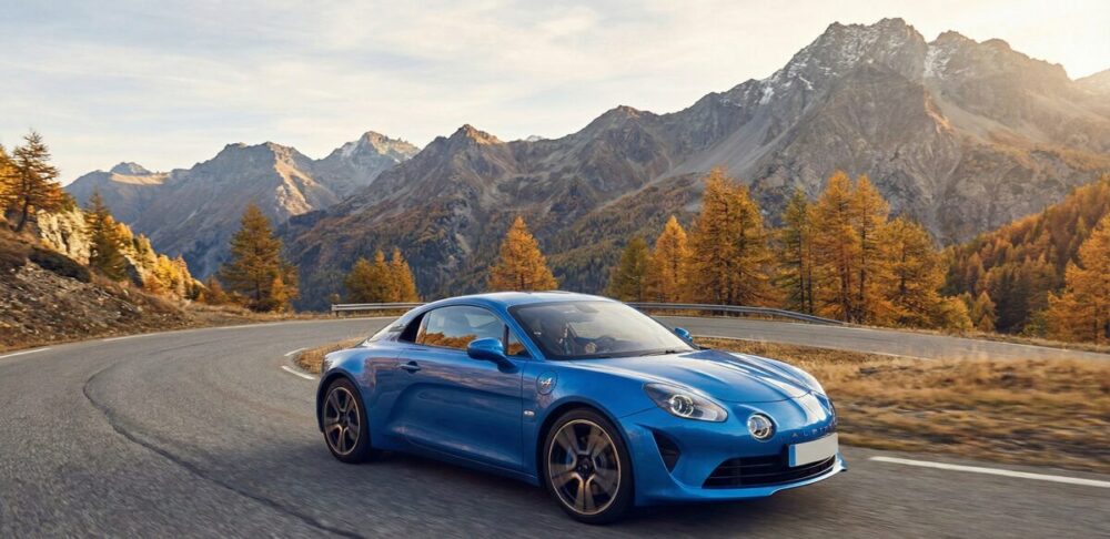 Alpine車はどこの国のブランド？フランスが生んだ伝説のスポーツカーを徹底解説
