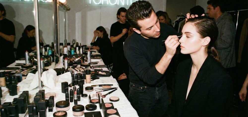 MACがどこの国で誕生したブランドなのか詳しく紹介